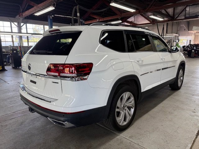 Used 2023 Volkswagen Atlas SE w/ Panoramic Sunroof Package image 3