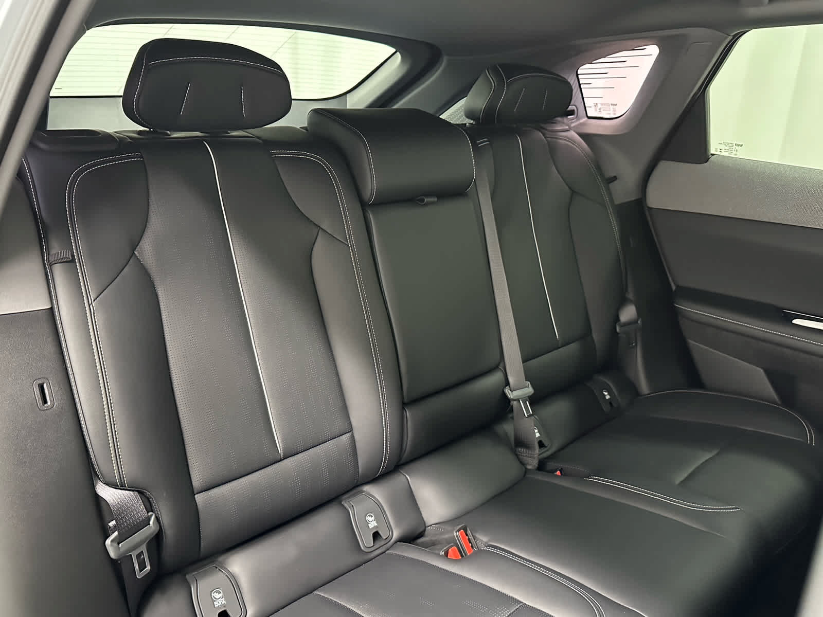 Used 2025 Cadillac Optiq Sport 2 w/ LPO, Floor Liner Package AWD/4WD image 21
