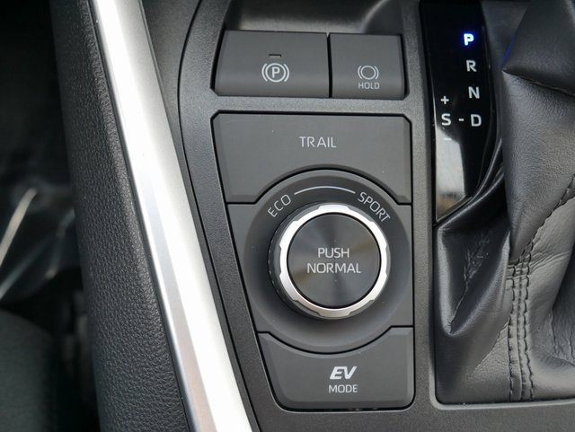 Used 2024 Toyota RAV4 LE image 21