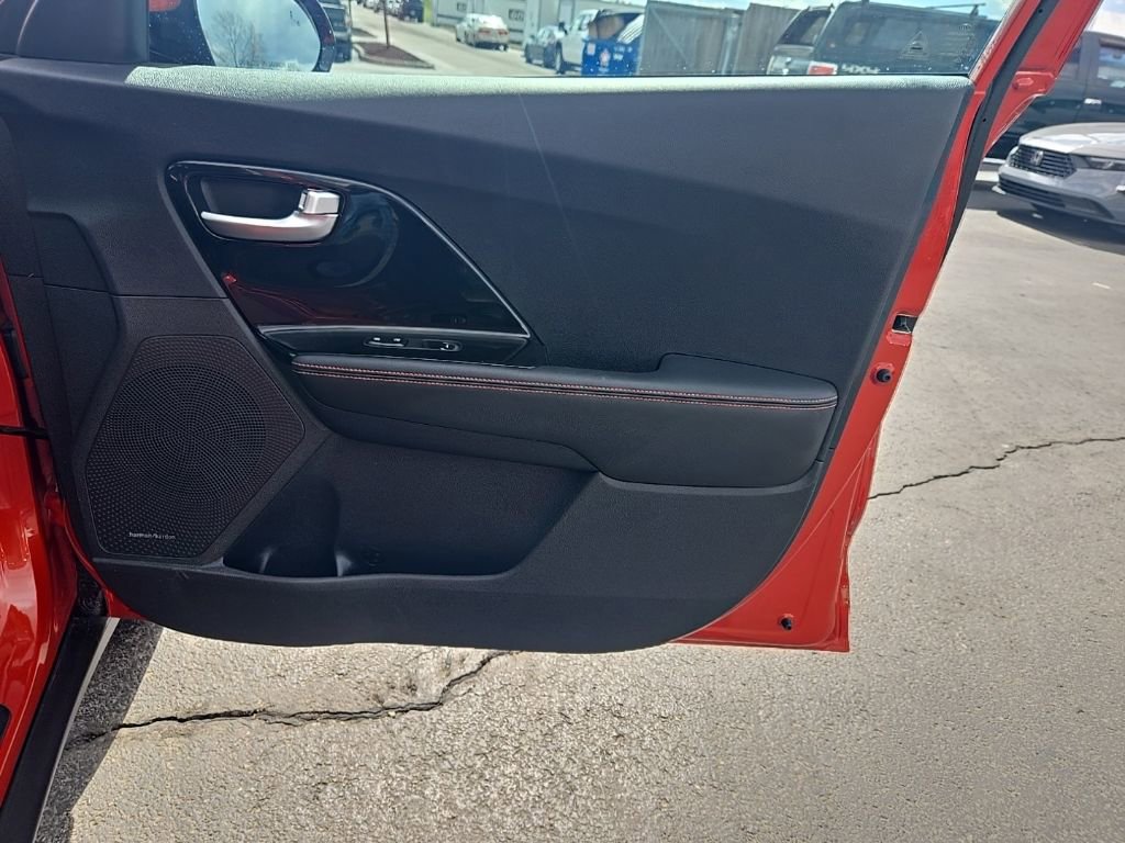 Used 2020 Kia Niro Touring image 32