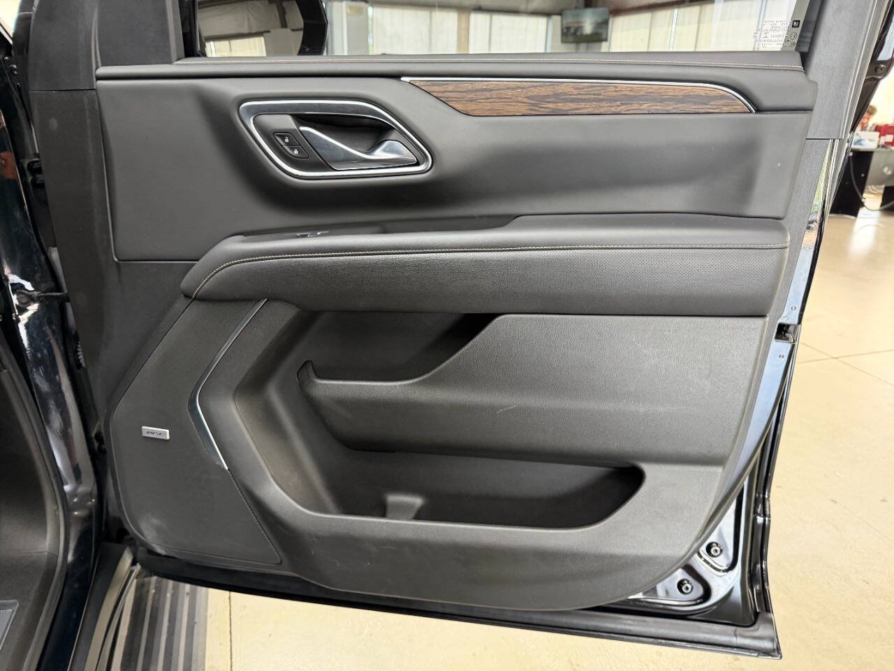 Used 2021 Chevrolet Suburban Premier AWD/4WD image 17