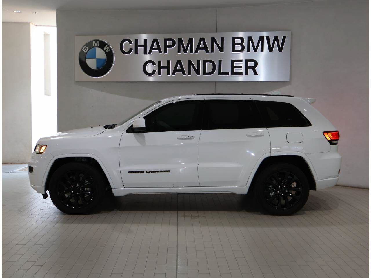 Used 2021 Jeep Grand Cherokee Laredo X RWD image 3