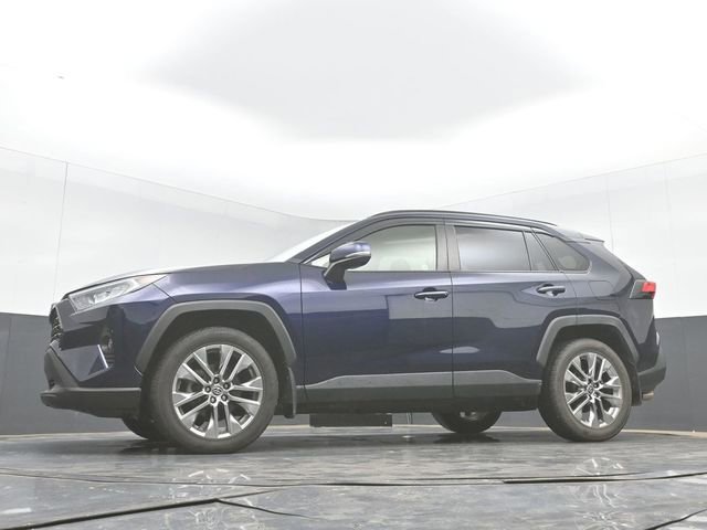 Used 2019 Toyota RAV4 XLE Premium FWD image 30