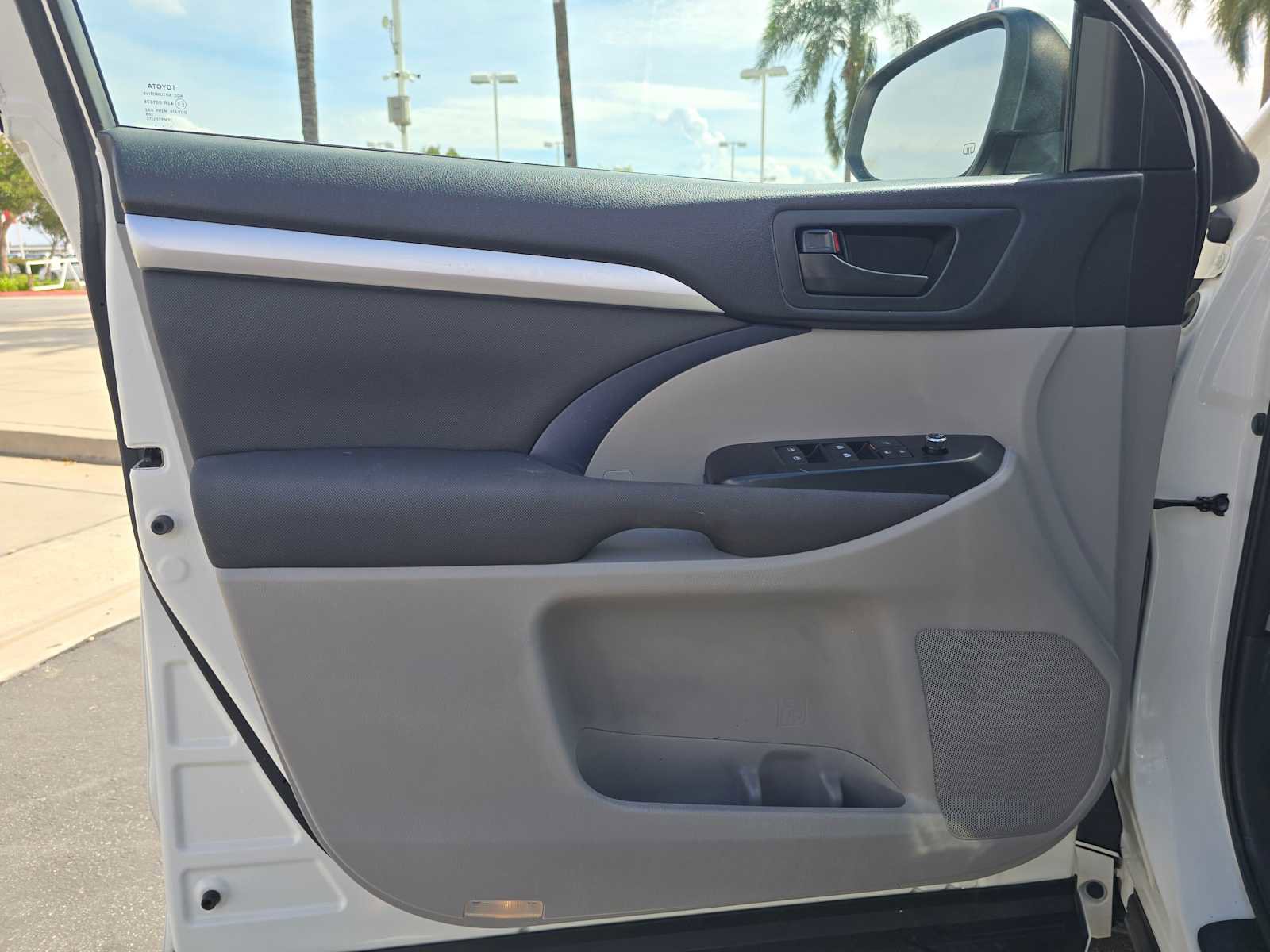 Used 2017 Toyota Highlander LE FWD image 20
