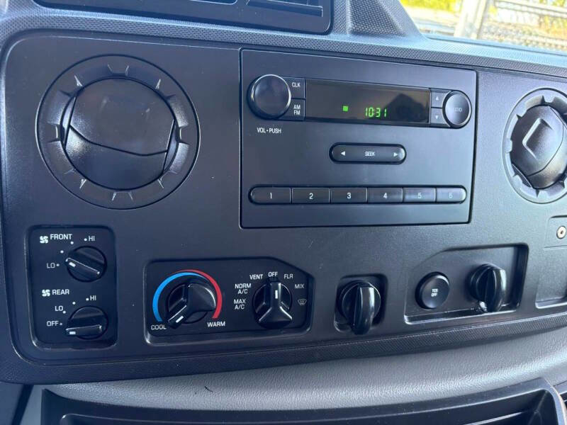 Used 2014 Ford E-250 and Econoline 250 Extended w/ Power Group image 12