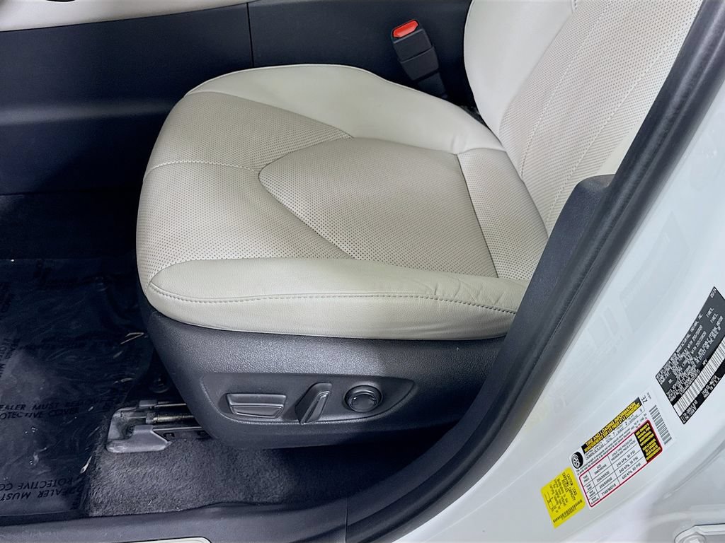 Used 2024 Toyota Grand Highlander AWD image 25