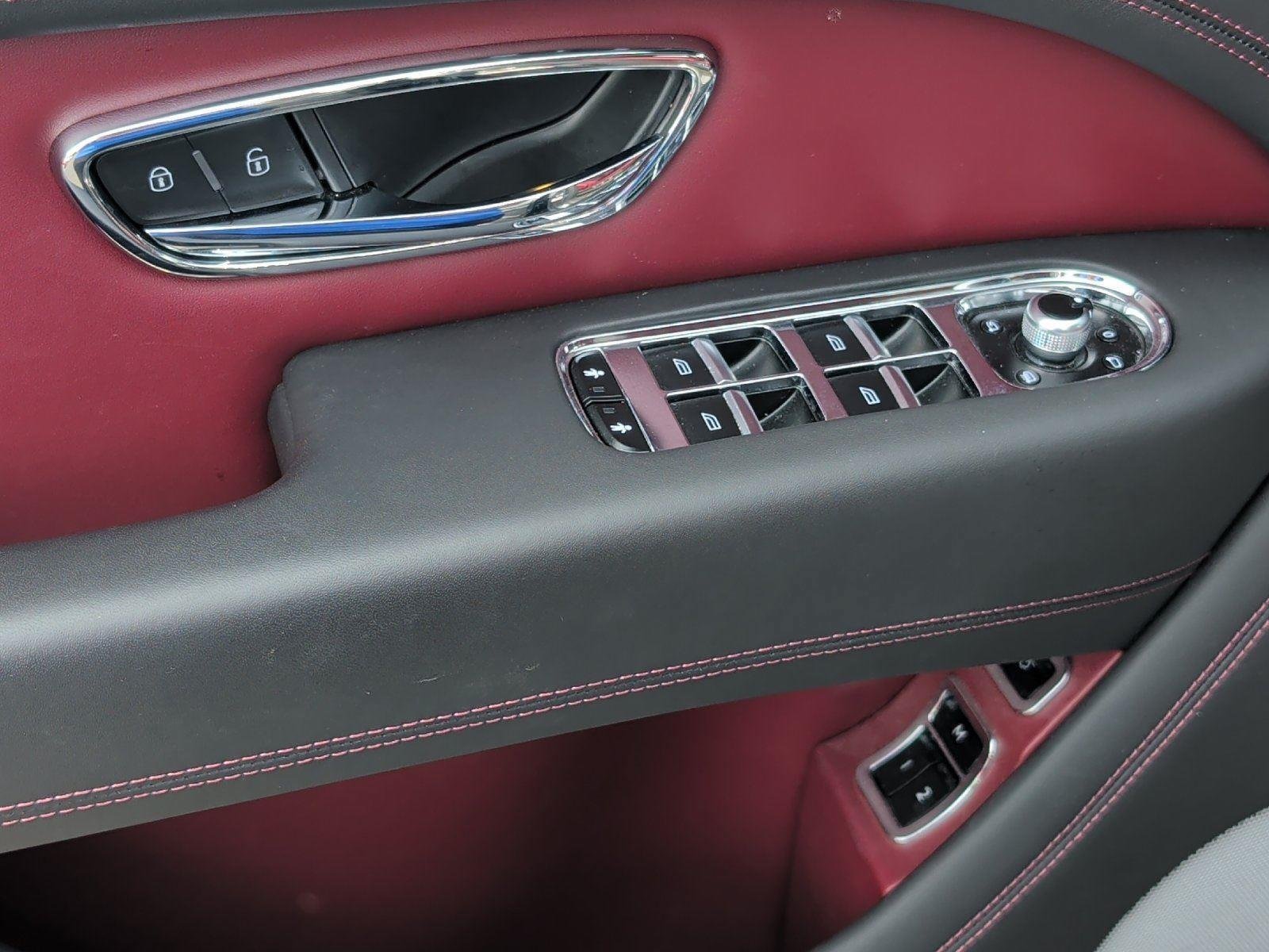 Used 2022 Bentley Bentayga AWD/4WD image 22