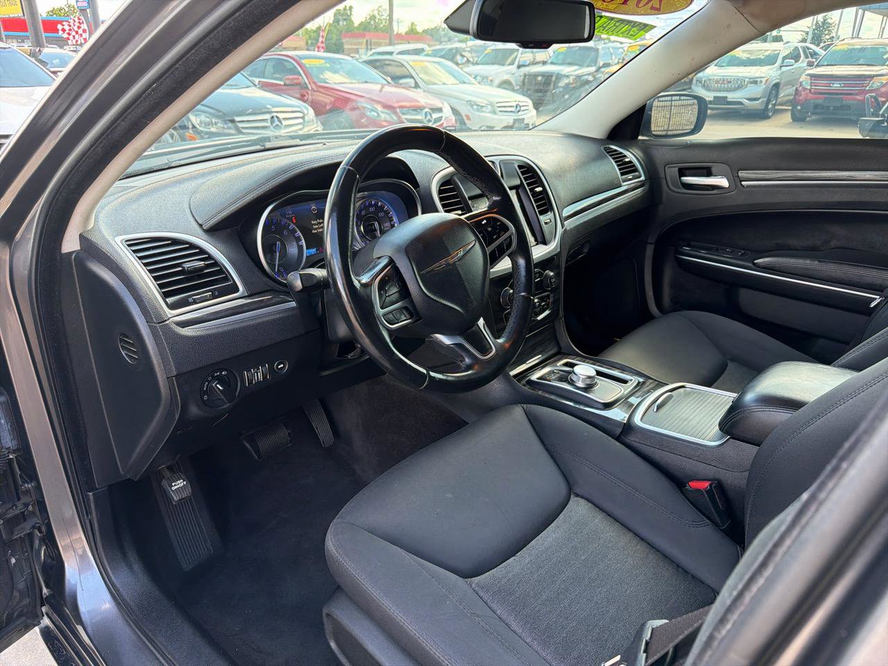Used 2018 Chrysler 300 Touring w/ Chrome Appearance Package RWD image 10