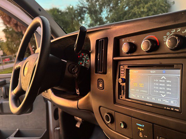 Used 2013 Chevrolet Express 2500 RWD image 40