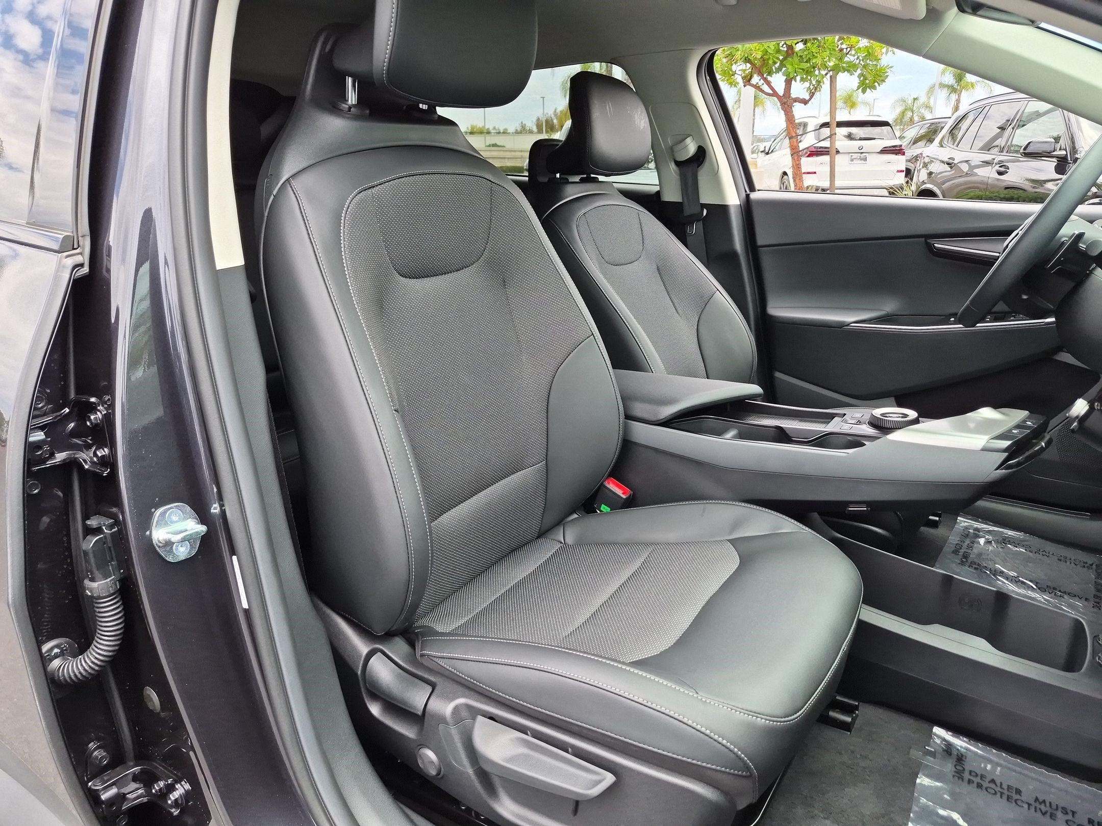 Used 2025 Kia EV6 Light w/ Light LR Technology Package RWD image 32