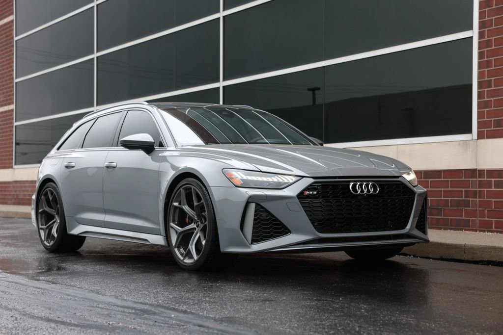 Used 2025 Audi RS 6 performance w/ Blue RS Design Package Plus image 11