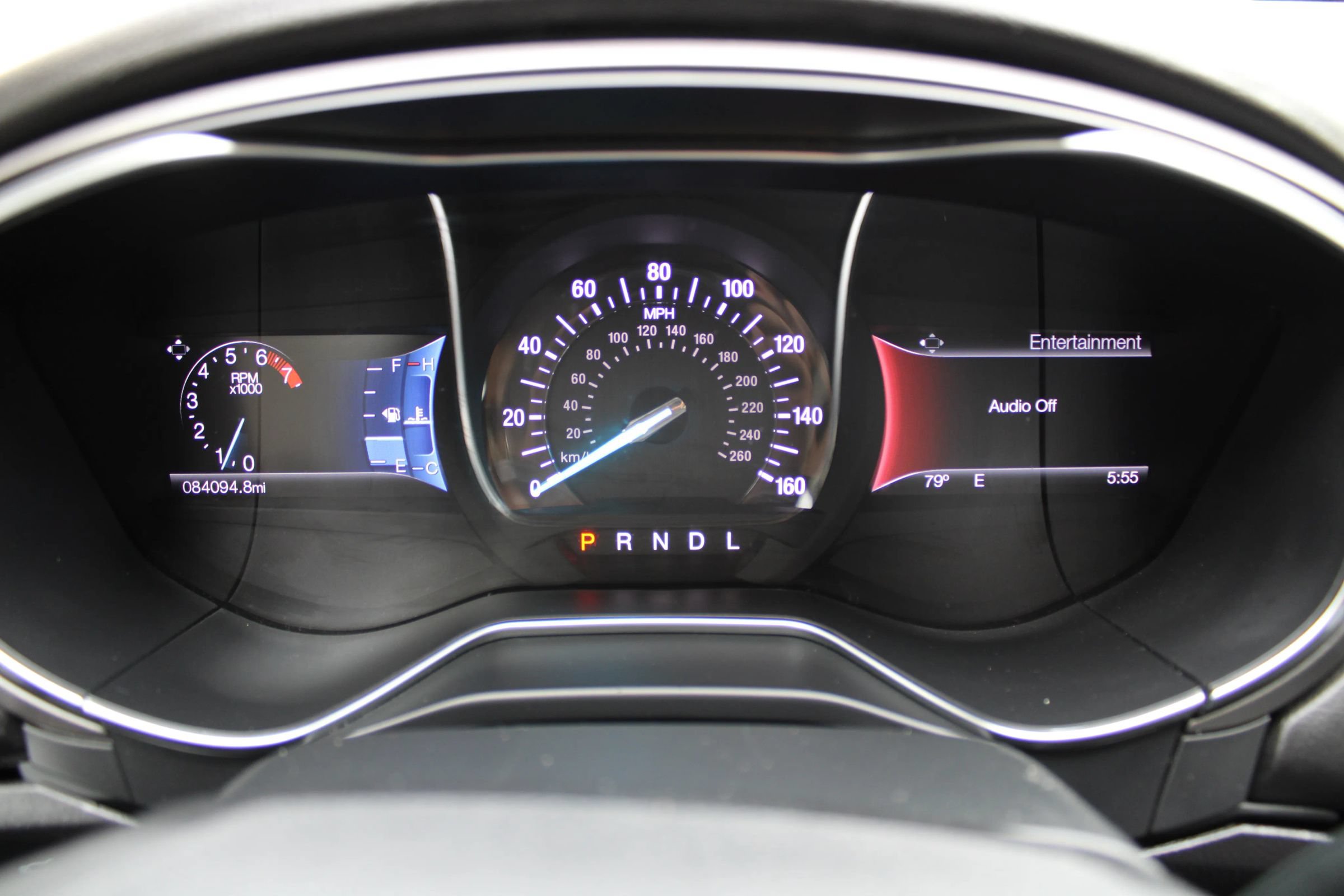 Used 2017 Ford Fusion SE w/ Fusion SE Technology Package FWD image 8
