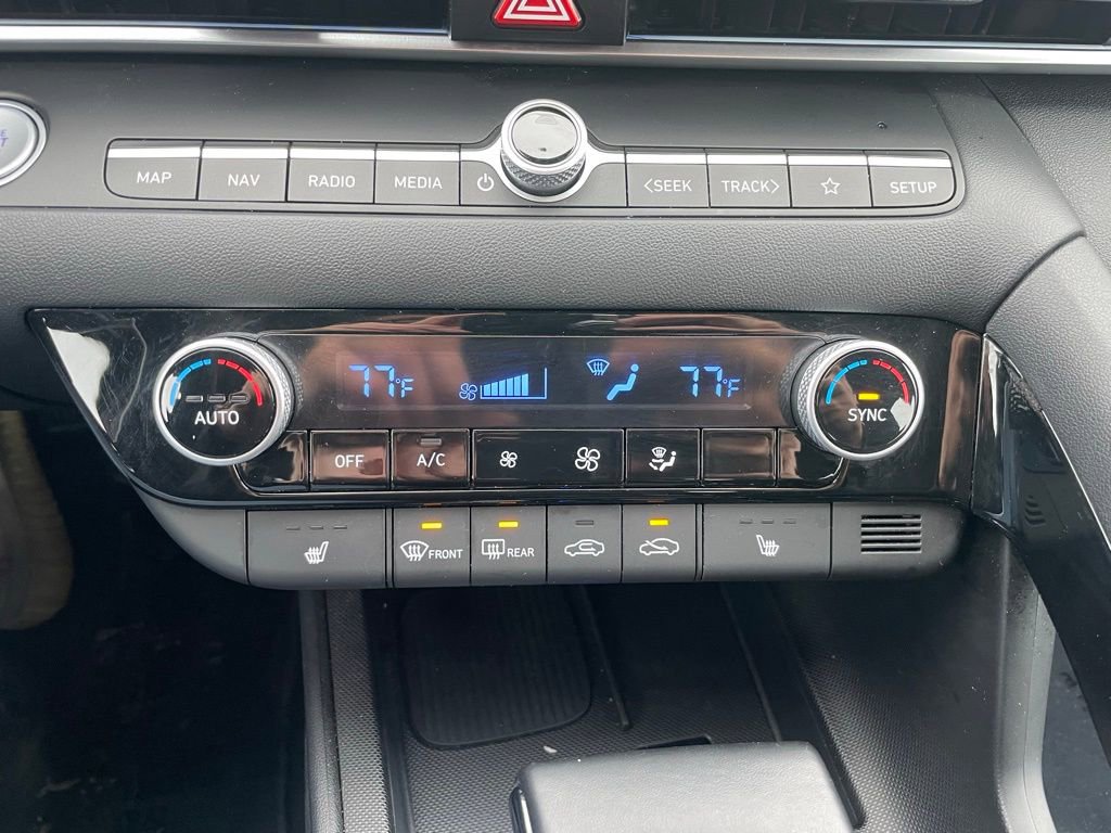 Used 2025 Hyundai Elantra SEL FWD image 12