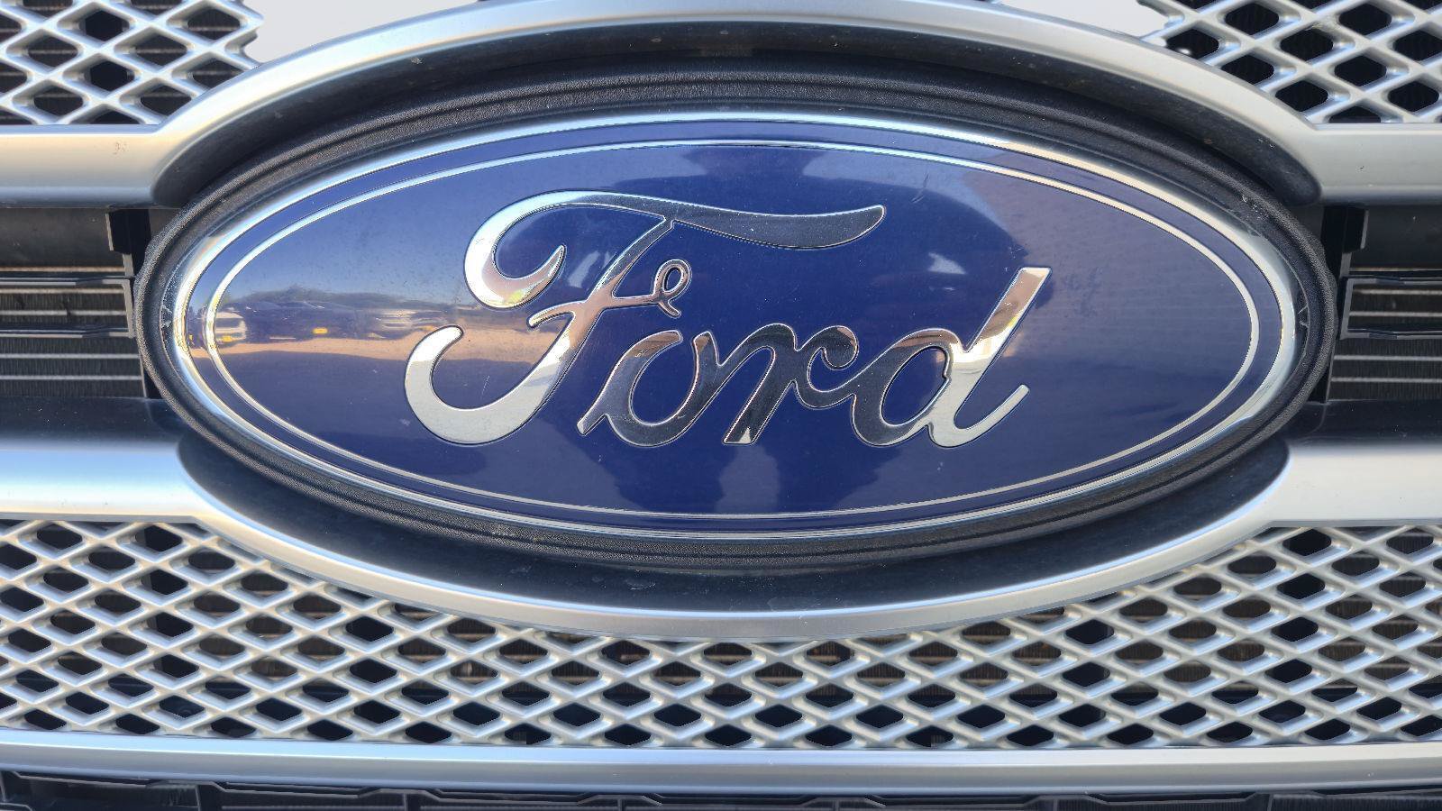 Used 2015 Ford F250 Platinum w/ FX4 Off-Road Package AWD/4WD image 9