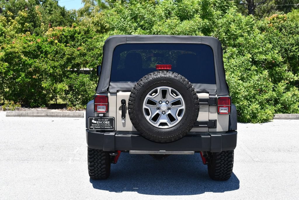 Used 2018 Jeep Wrangler Unlimited Rubicon w/ Connectivity Group AWD/4WD image 28