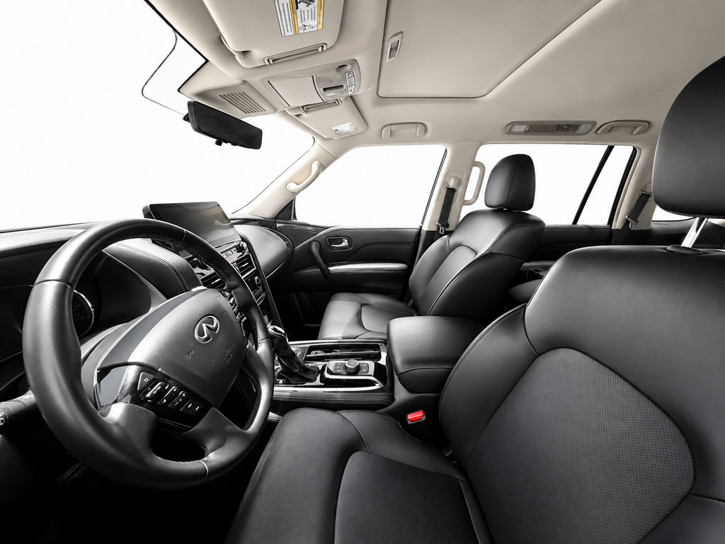 Used 2024 INFINITI QX80 Luxe RWD image 3