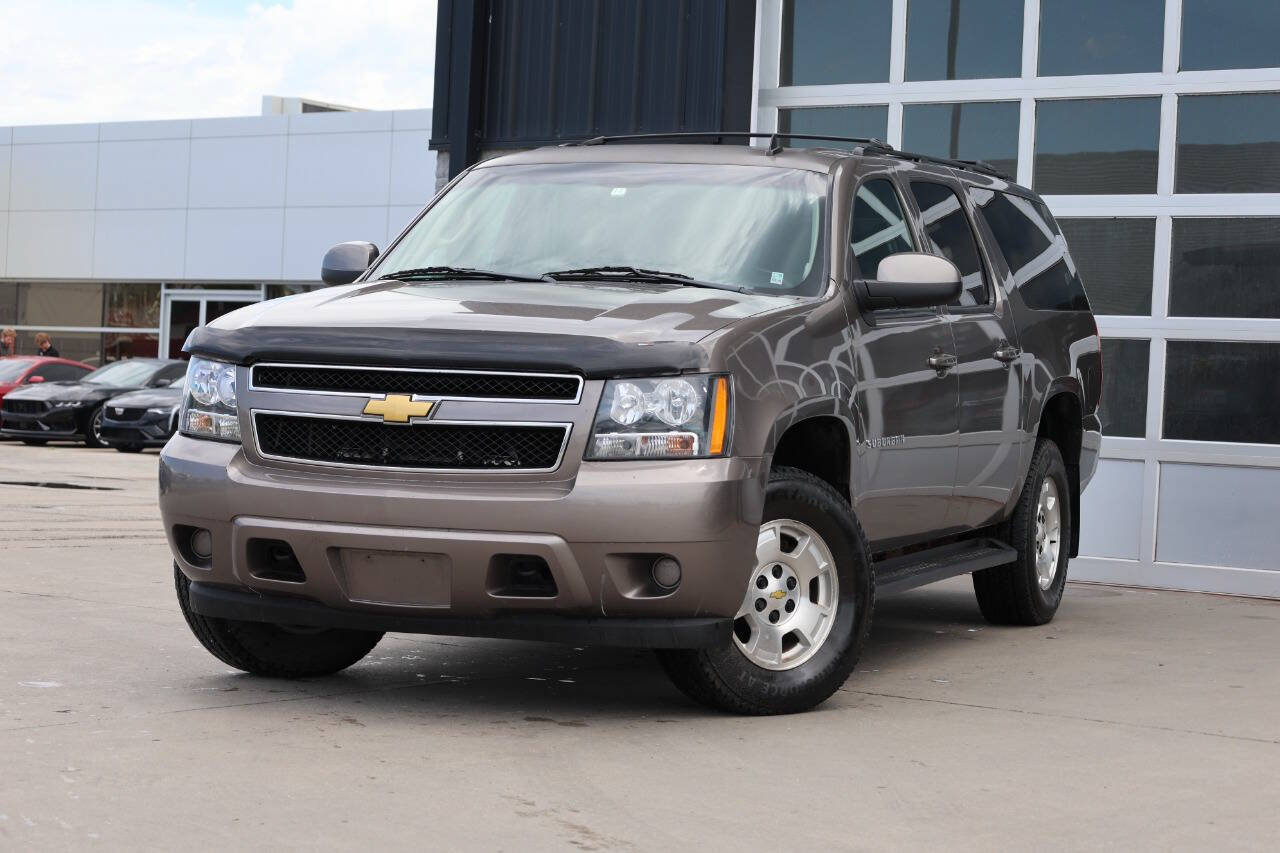 Used 2013 Chevrolet Suburban LS w/ Convenience Package 1 AWD/4WD image 3