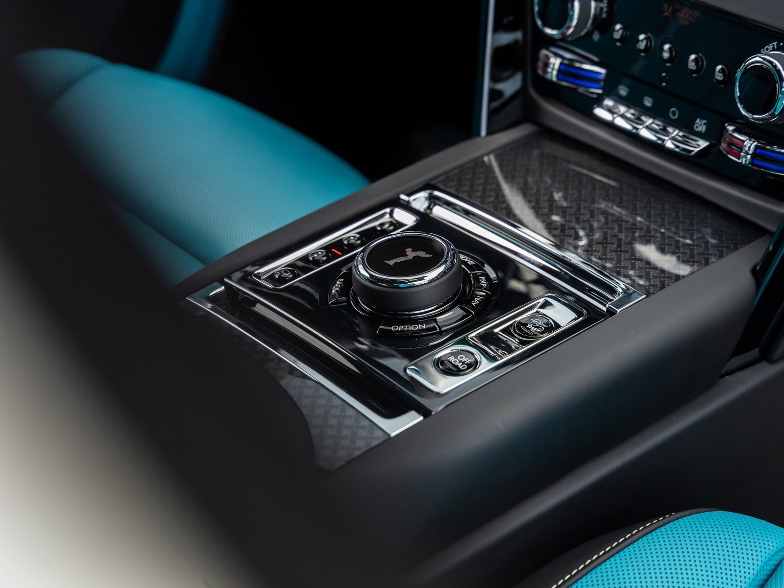 New 2026 Rolls-Royce Cullinan Black Badge image 39