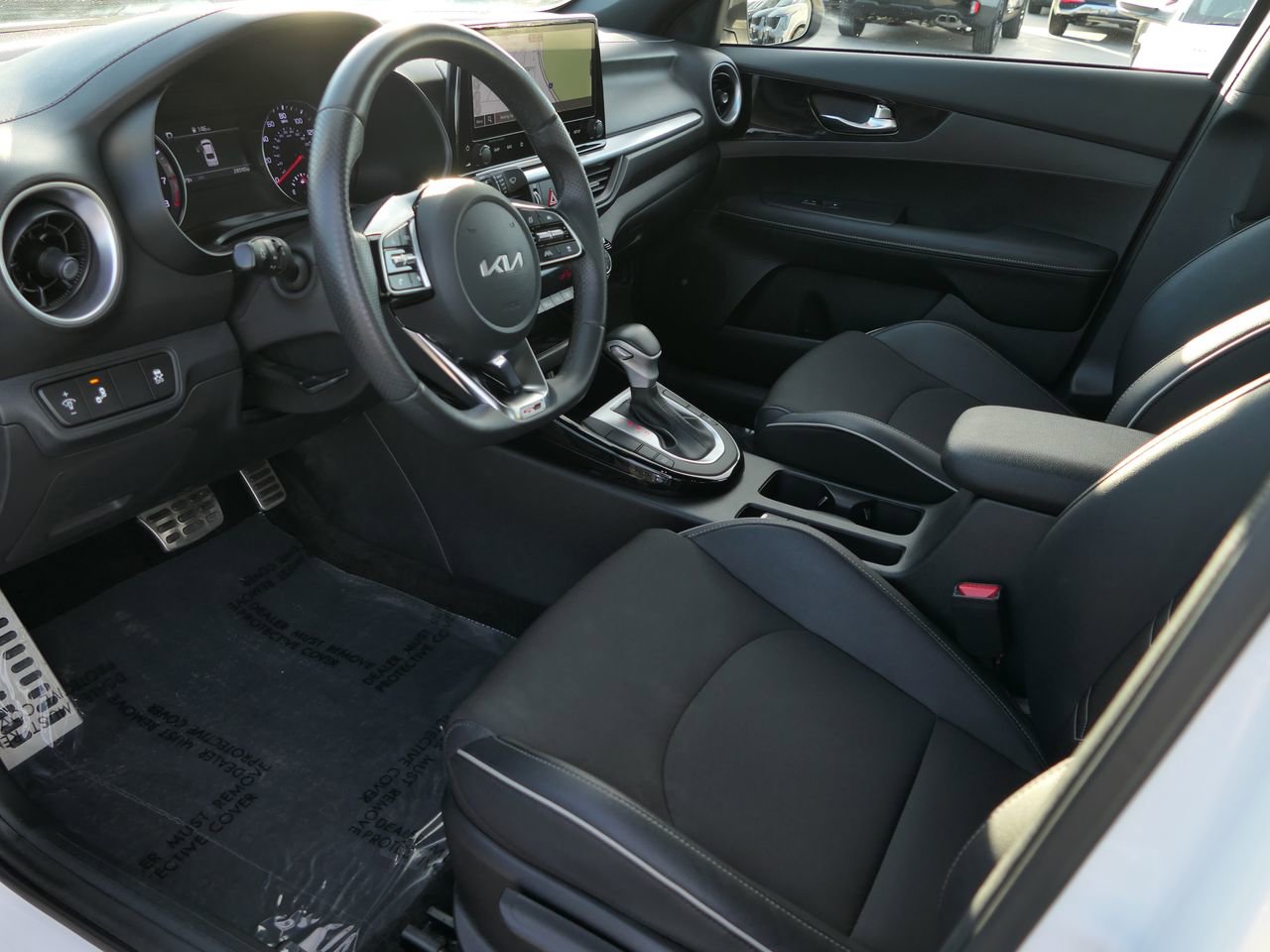 Used 2024 Kia Forte GT-Line w/ GT-Line Premium Package image 11