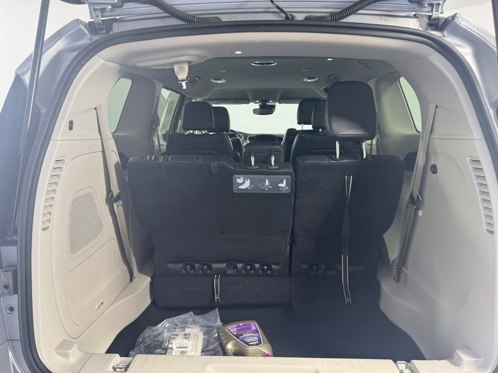 Used 2021 Chrysler Pacifica Touring-L w/ Uconnect Theater Family Group AWD/4WD image 16