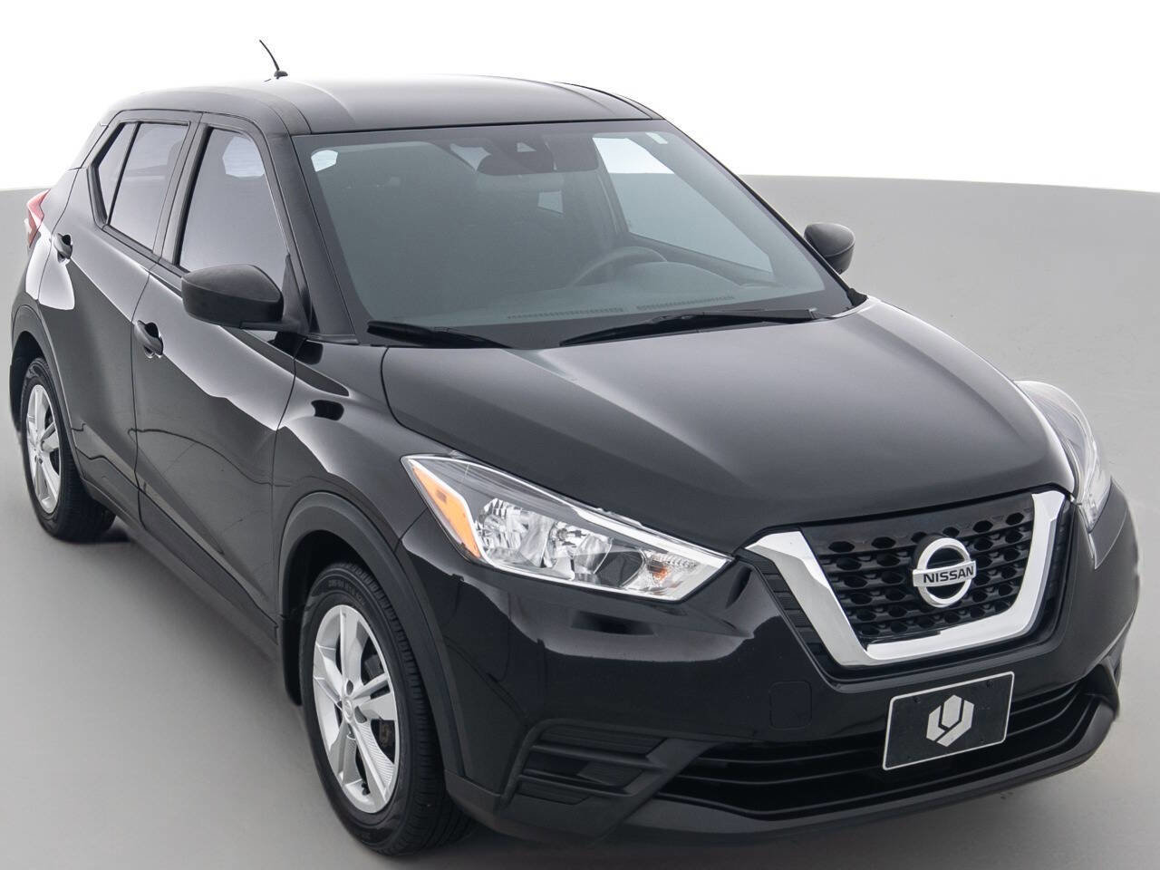 Used 2020 Nissan Kicks S image 1