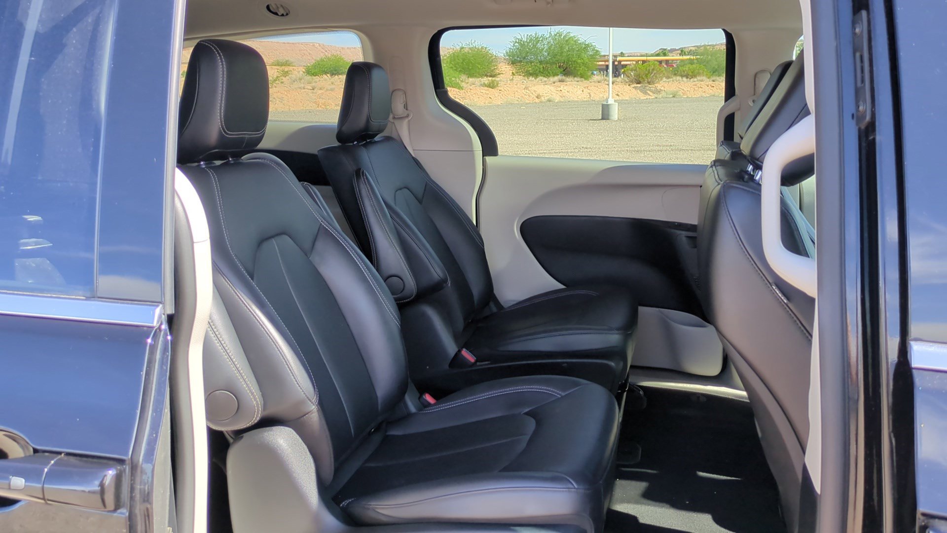 Used 2024 Chrysler Pacifica Limited FWD image 30