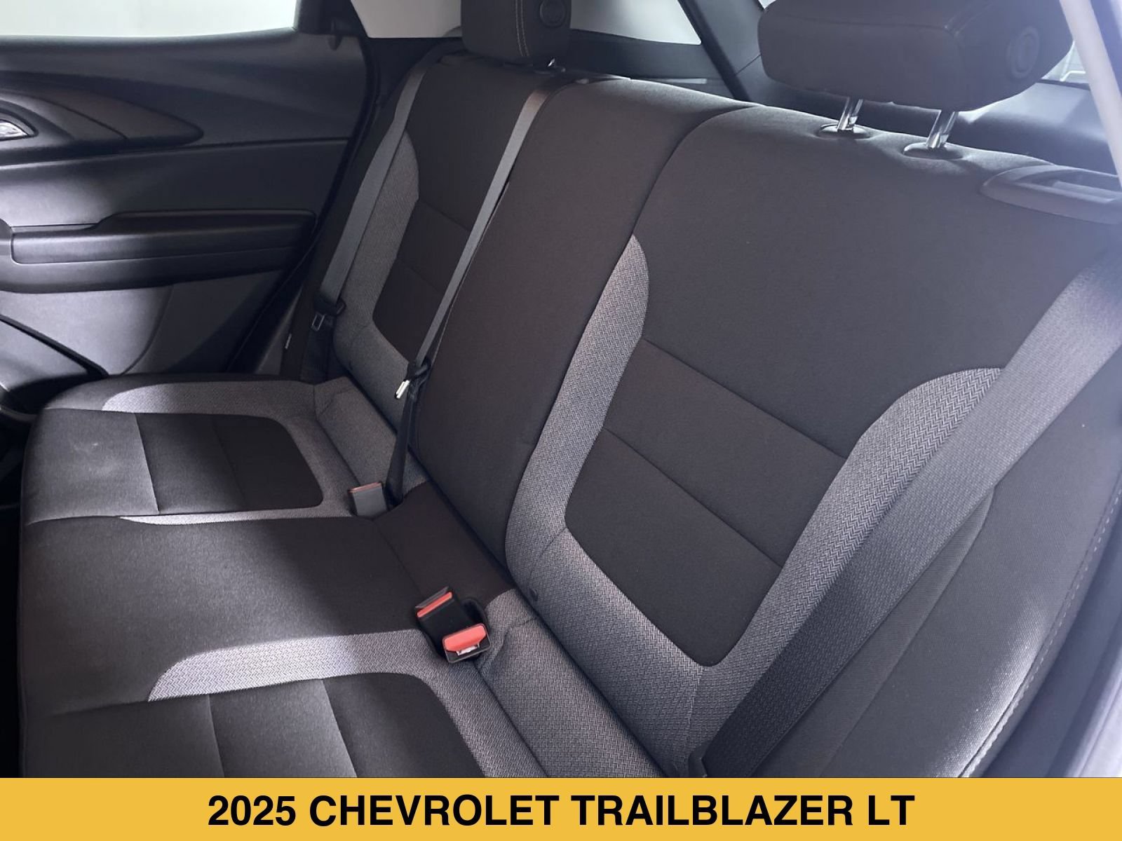 Used 2025 Chevrolet TrailBlazer LT w/ LT Cold Weather Package FWD image 12