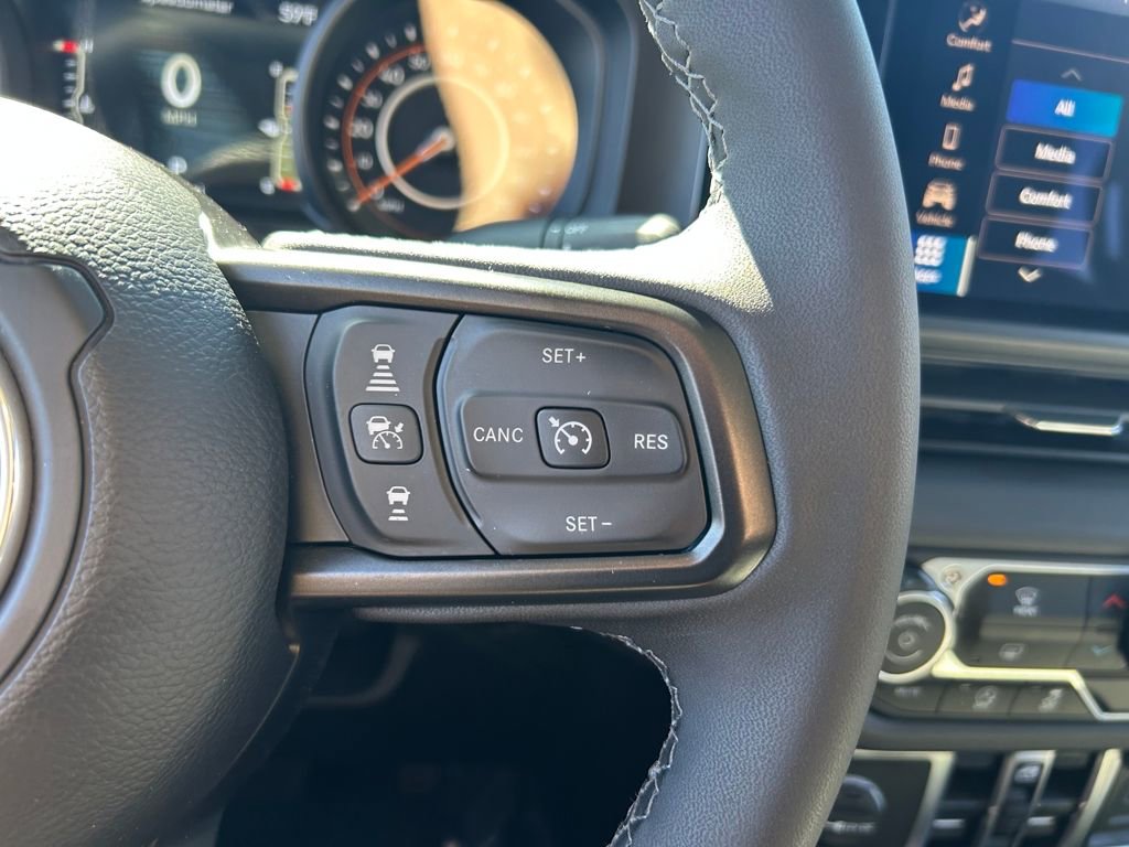 Certified 2025 Jeep Gladiator Mojave image 18