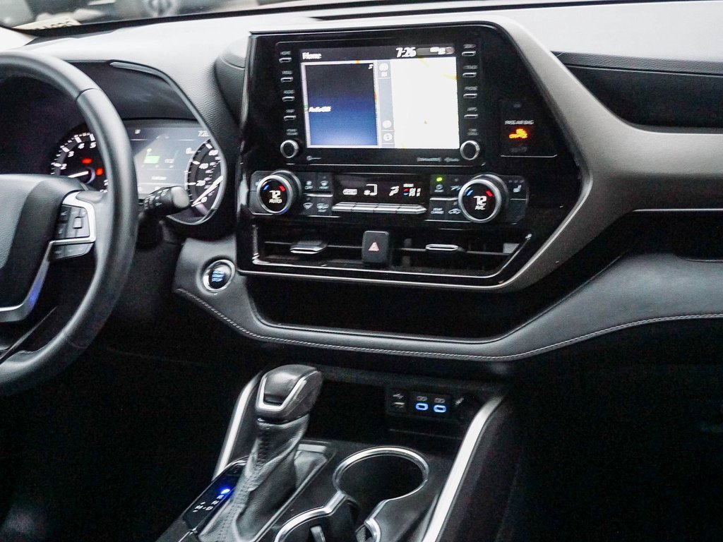 Used 2022 Toyota Highlander XLE image 16