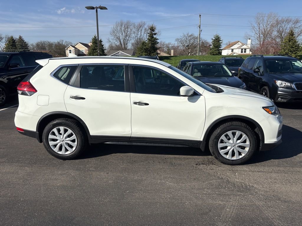 Used 2017 Nissan Rogue S image 2