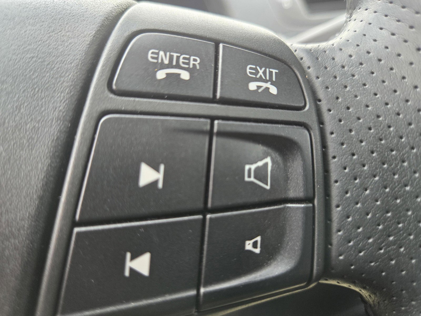 Used 2011 Volvo C30 T5 R-Design image 21