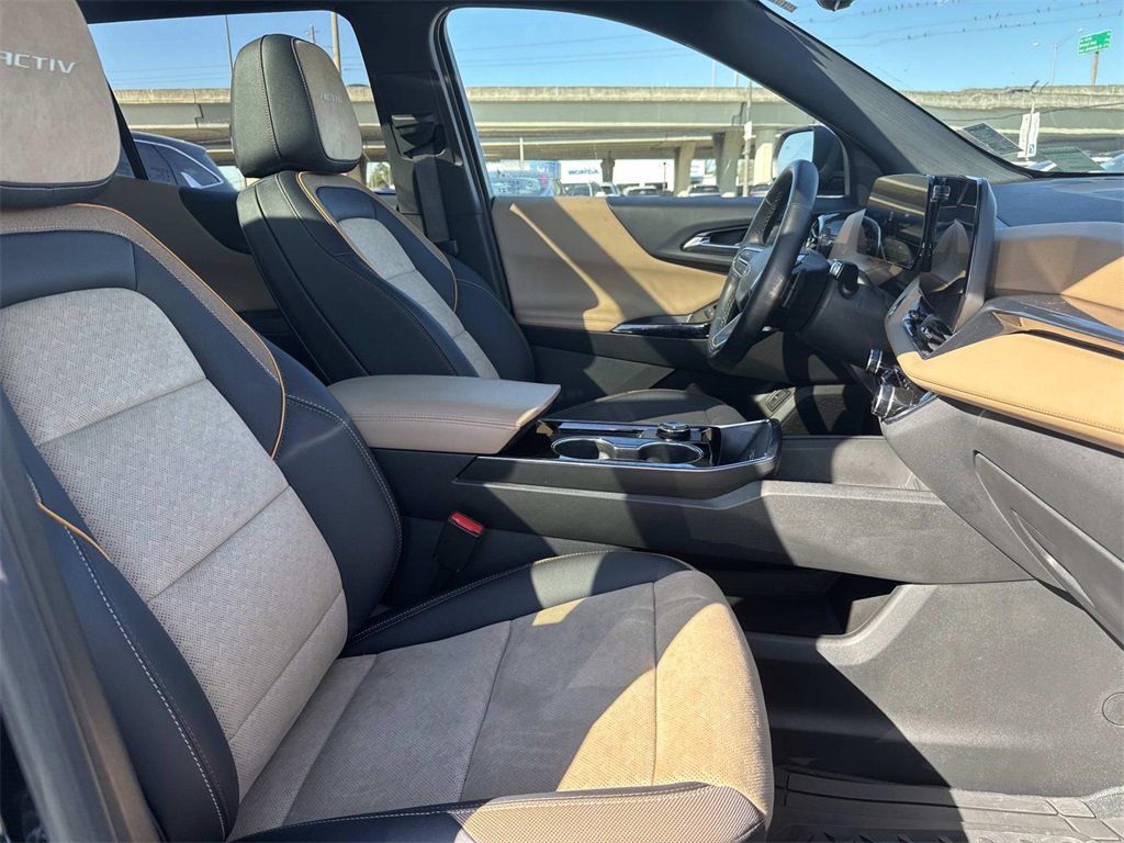 Used 2025 Chevrolet Equinox ACTIV w/ Safety and Technology Package image 24