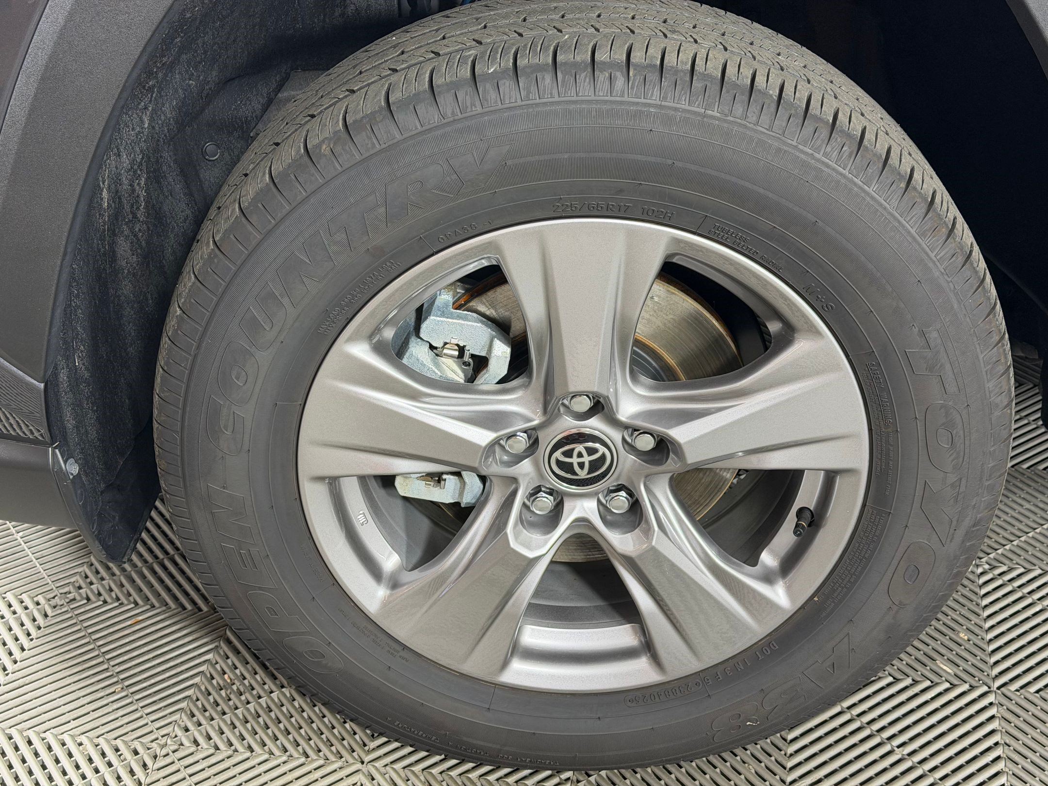 Used 2025 Toyota RAV4 XLE AWD/4WD image 13