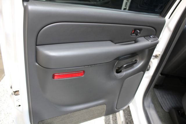 Used 2005 GMC Sierra 2500 SLT w/ Heavy-Duty Power Package image 23