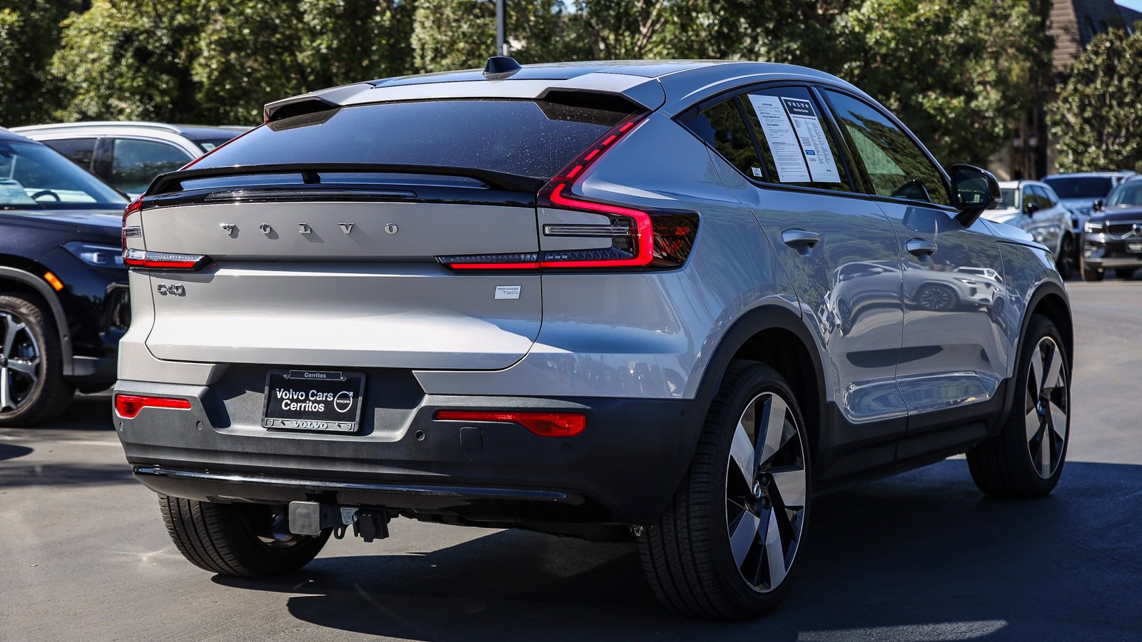 Used 2023 Volvo C40 P8 Recharge Ultimate image 9