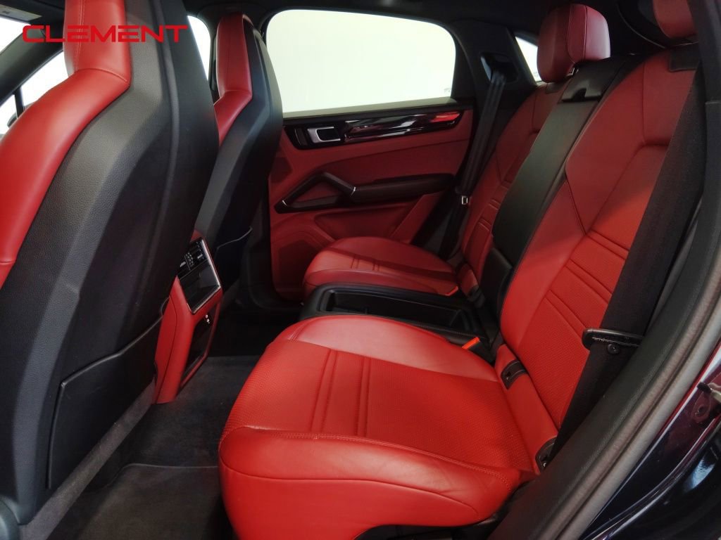 Used 2022 Porsche Cayenne S image 31