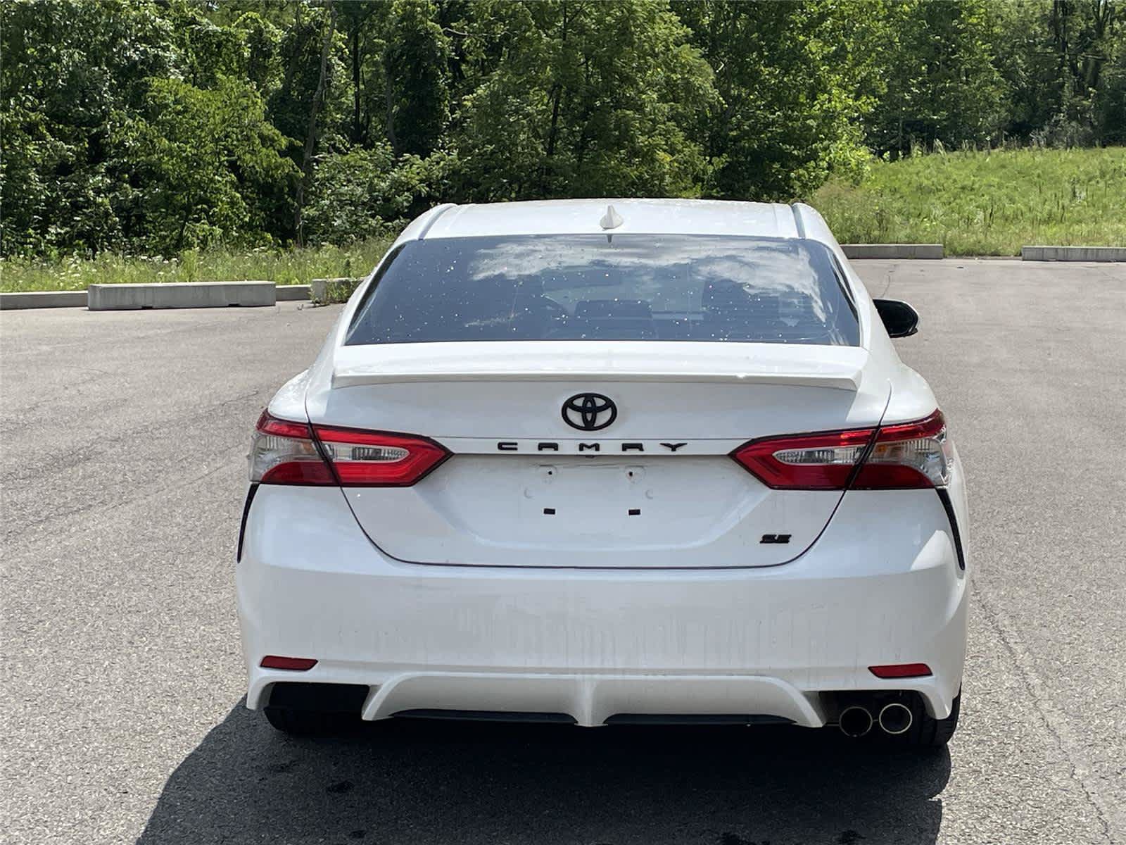 Used 2019 Toyota Camry SE w/ Convenience Package FWD image 4