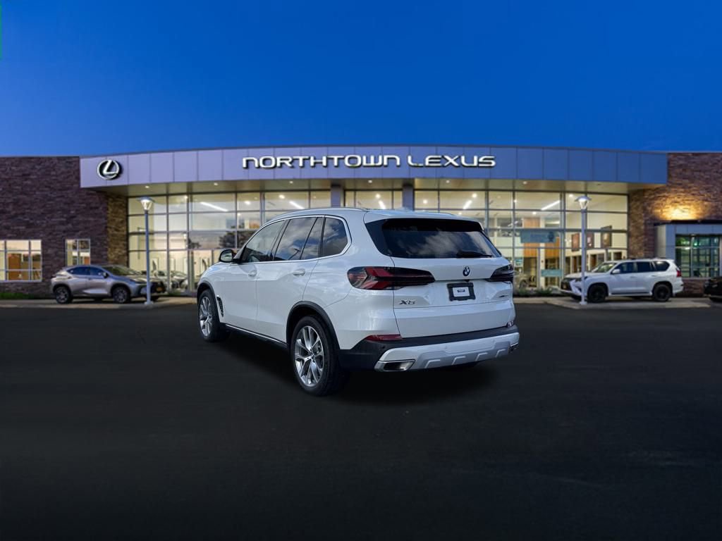 Used 2024 BMW X5 xDrive40i w/ Premium Package image 22