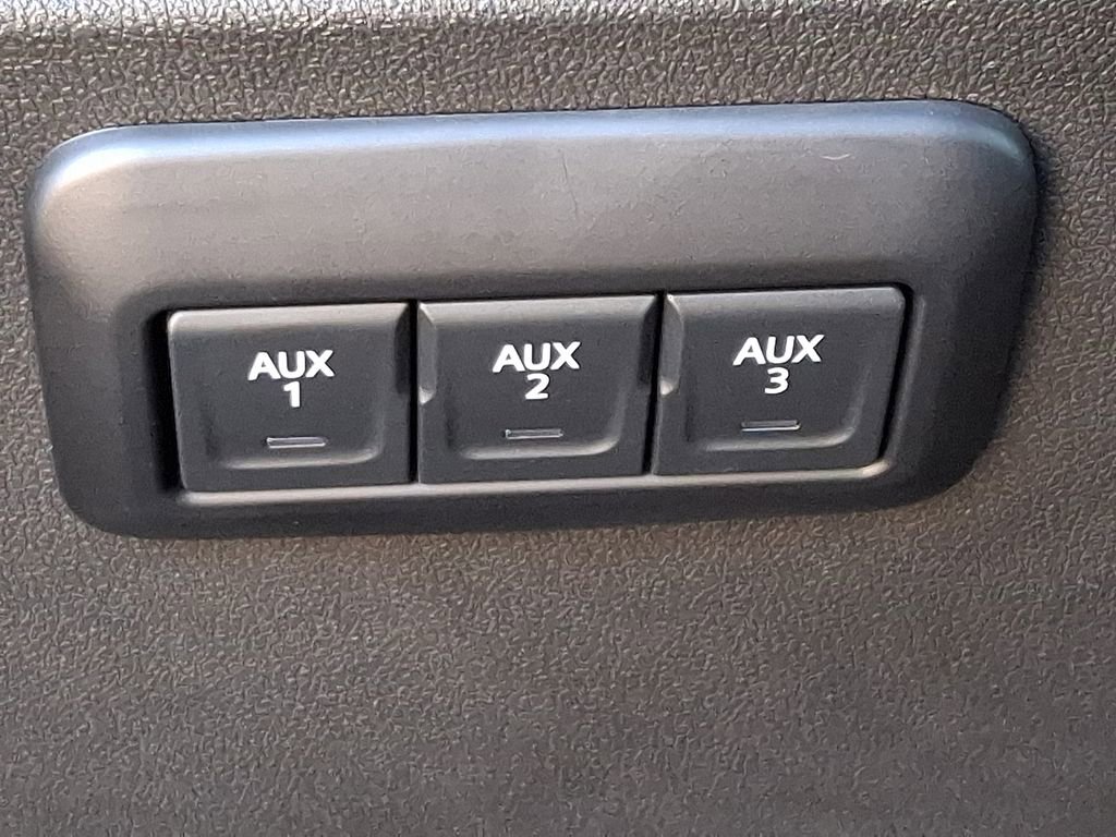 Certified 2024 GMC Canyon AT4X w/ AT4X AEV Edition image 30