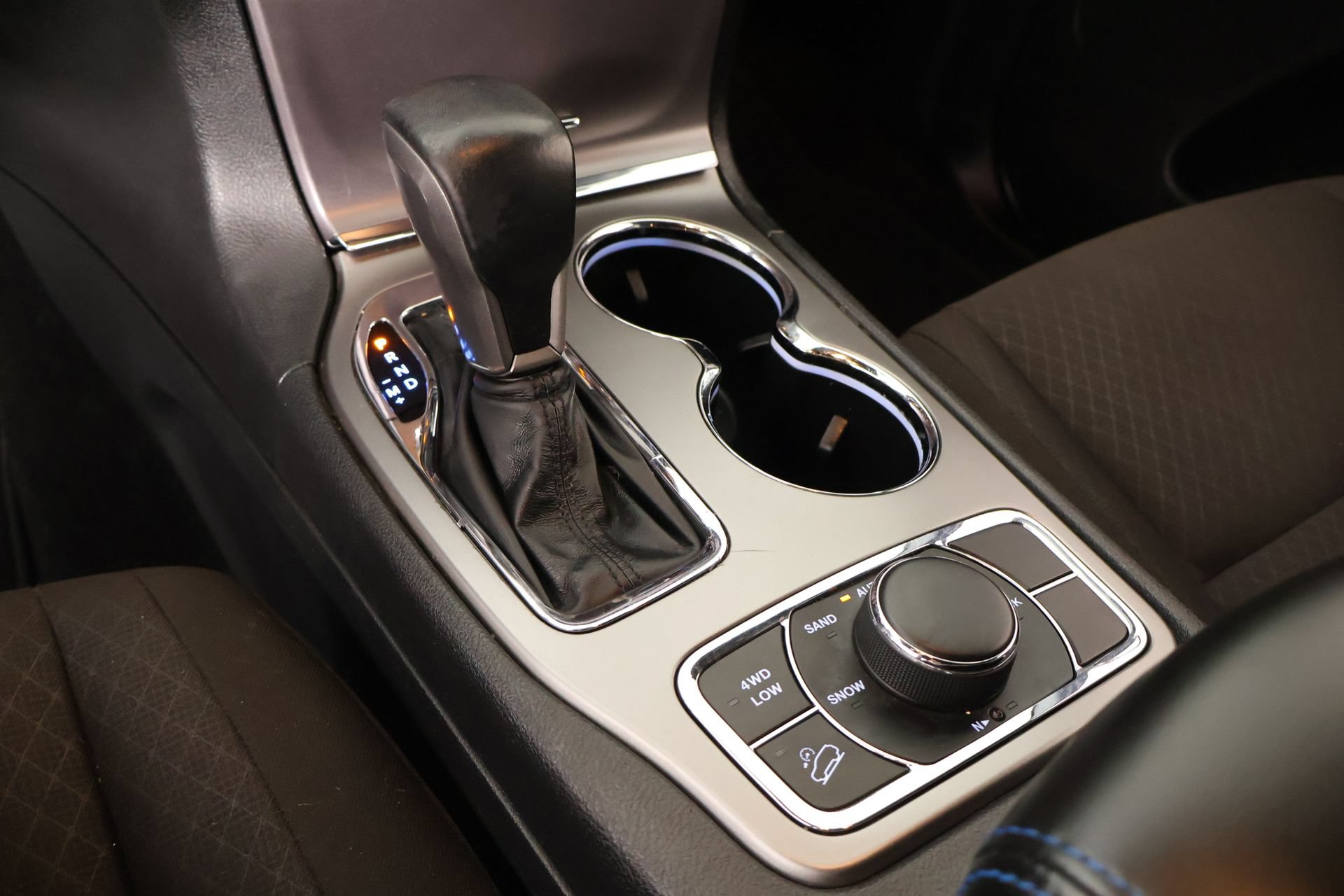 Used 2020 Jeep Grand Cherokee Laredo AWD/4WD image 9