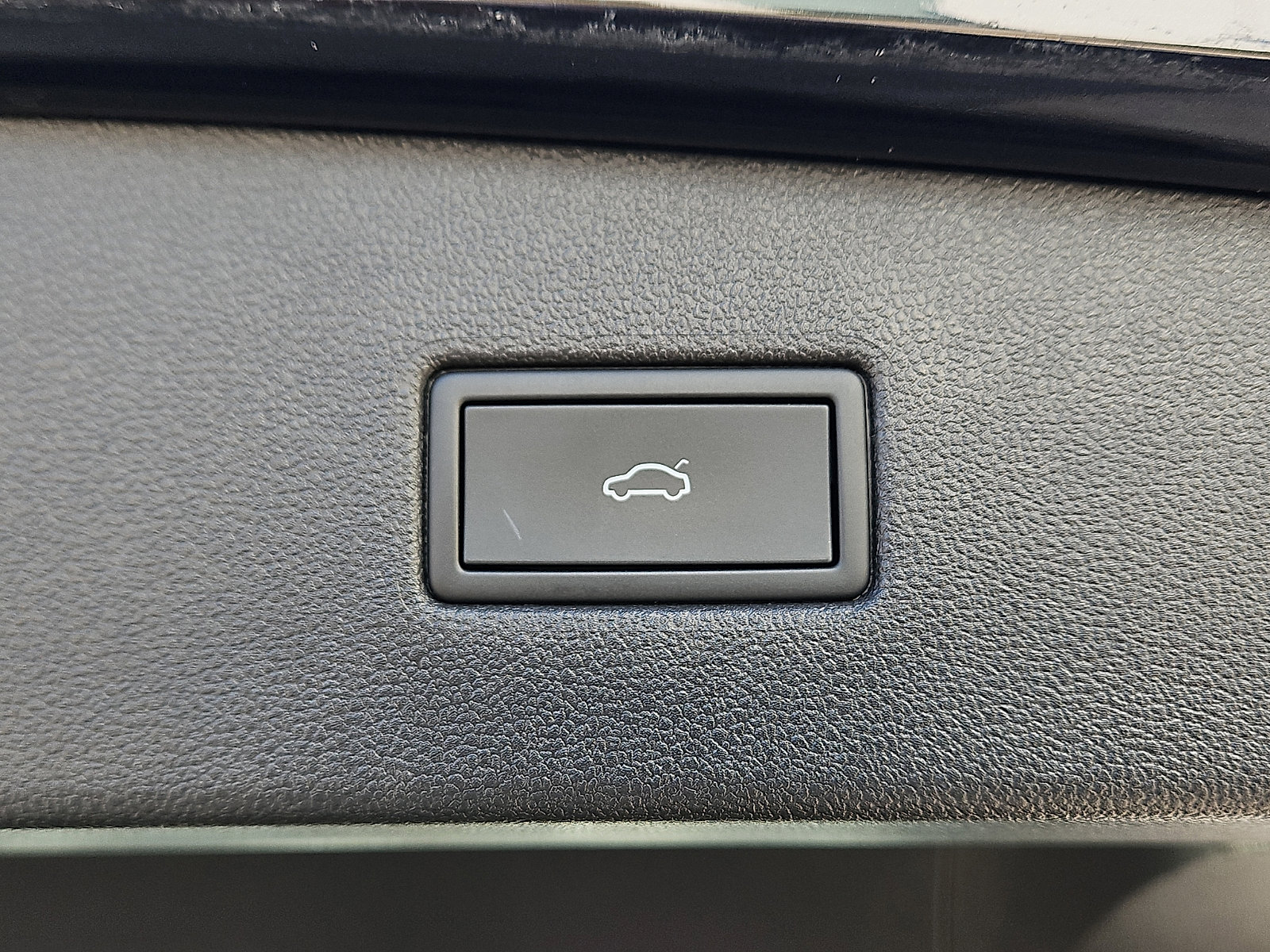 Certified 2022 Volkswagen Tiguan SE image 7