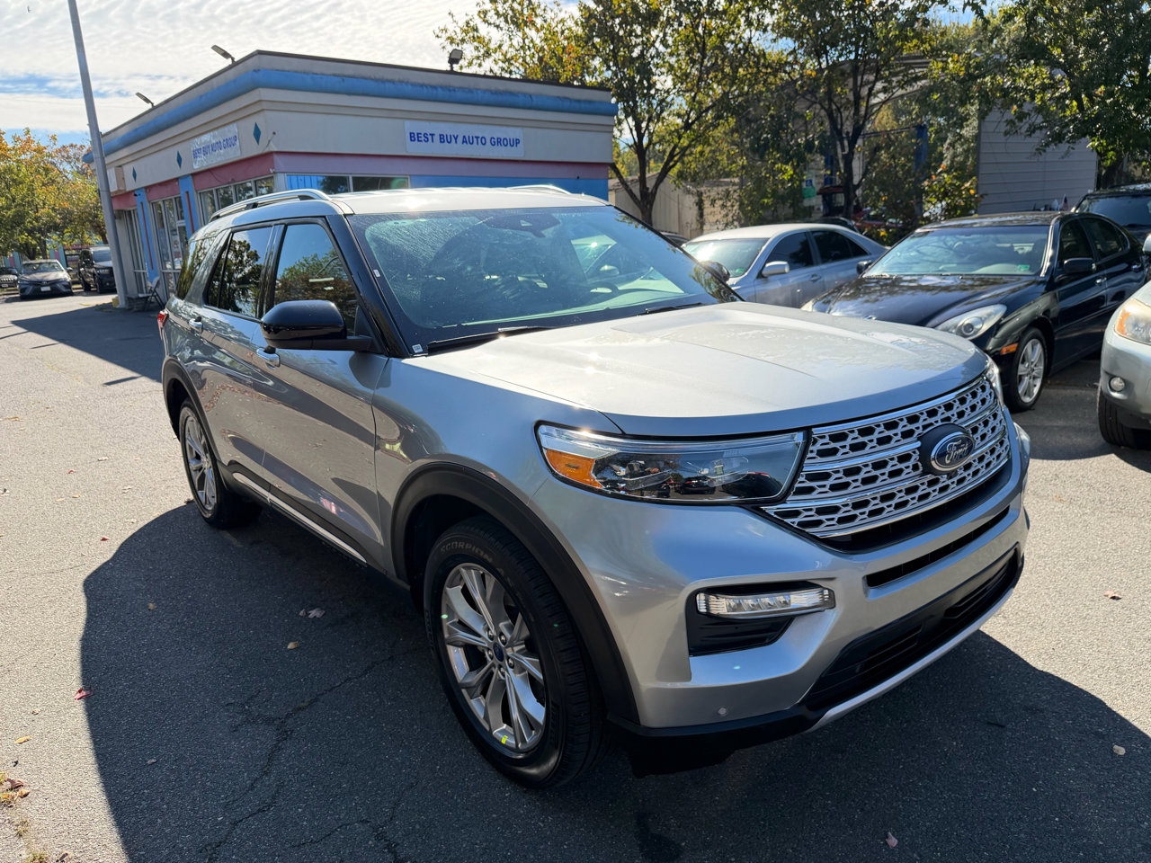 Used 2024 Ford Explorer Limited AWD/4WD image 4