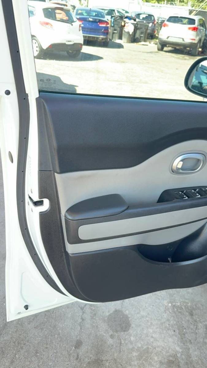 Used 2019 Kia Soul FWD image 16