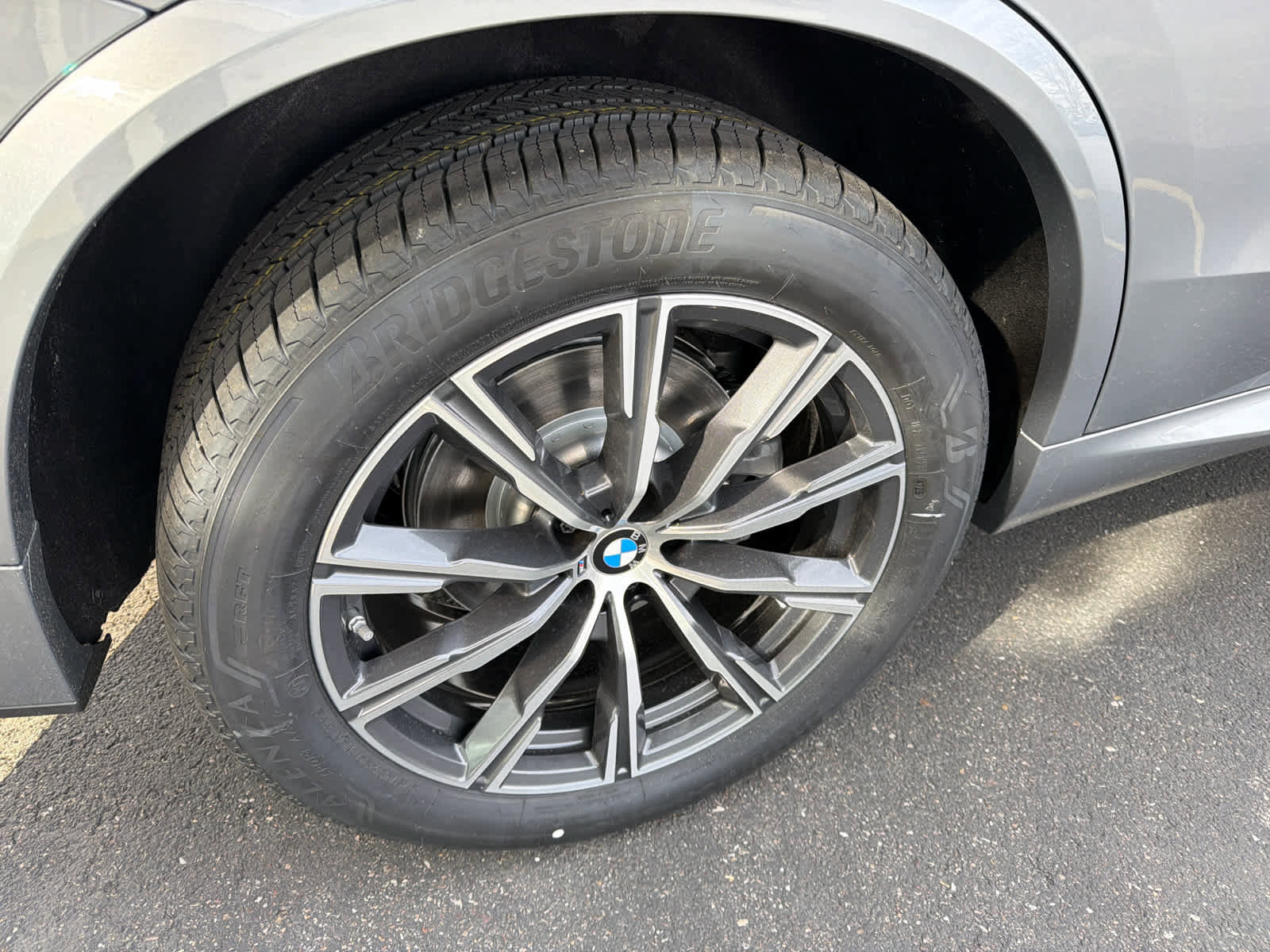 New 2026 BMW X5 xDrive40i w/ M Sport Package AWD/4WD image 9