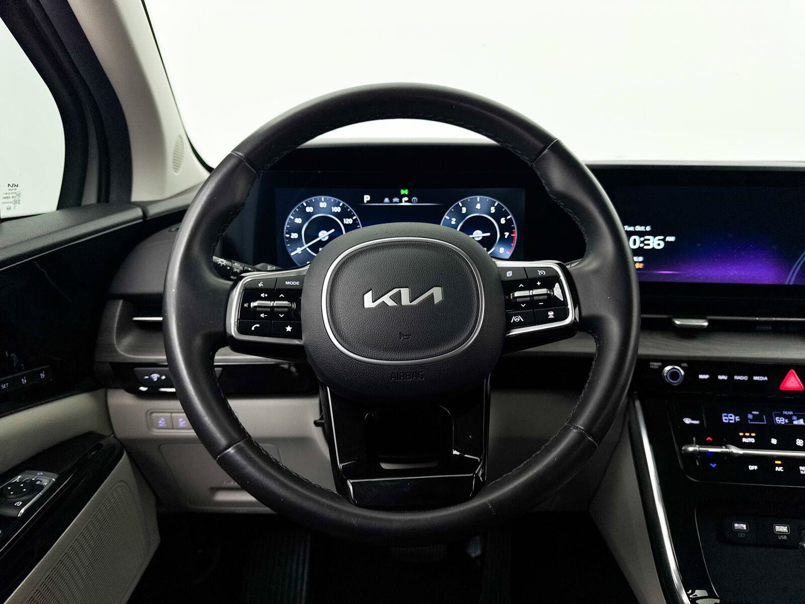 Used 2024 Kia Carnival SX FWD image 3