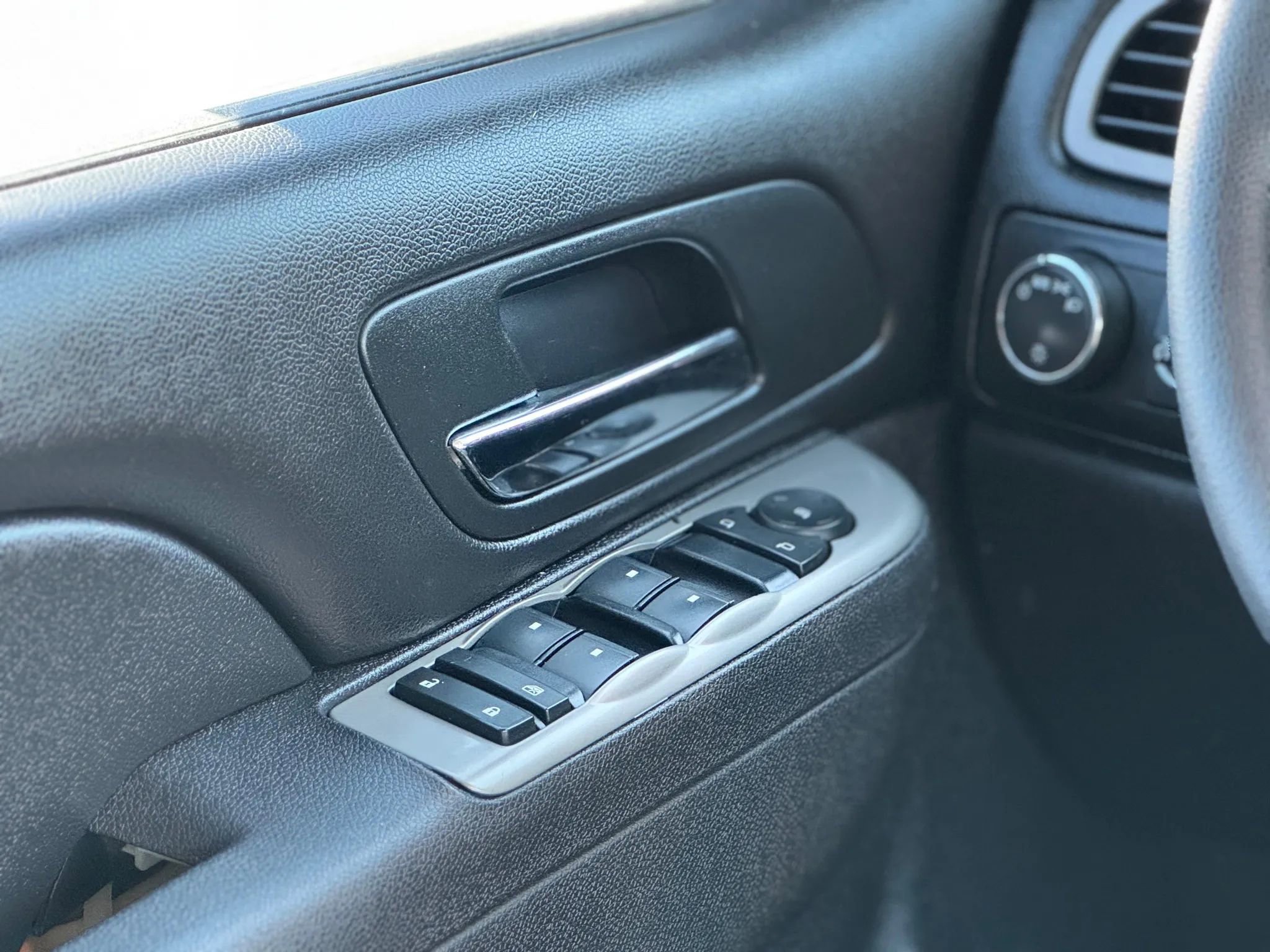 Used 2012 Chevrolet Tahoe 2WD image 18