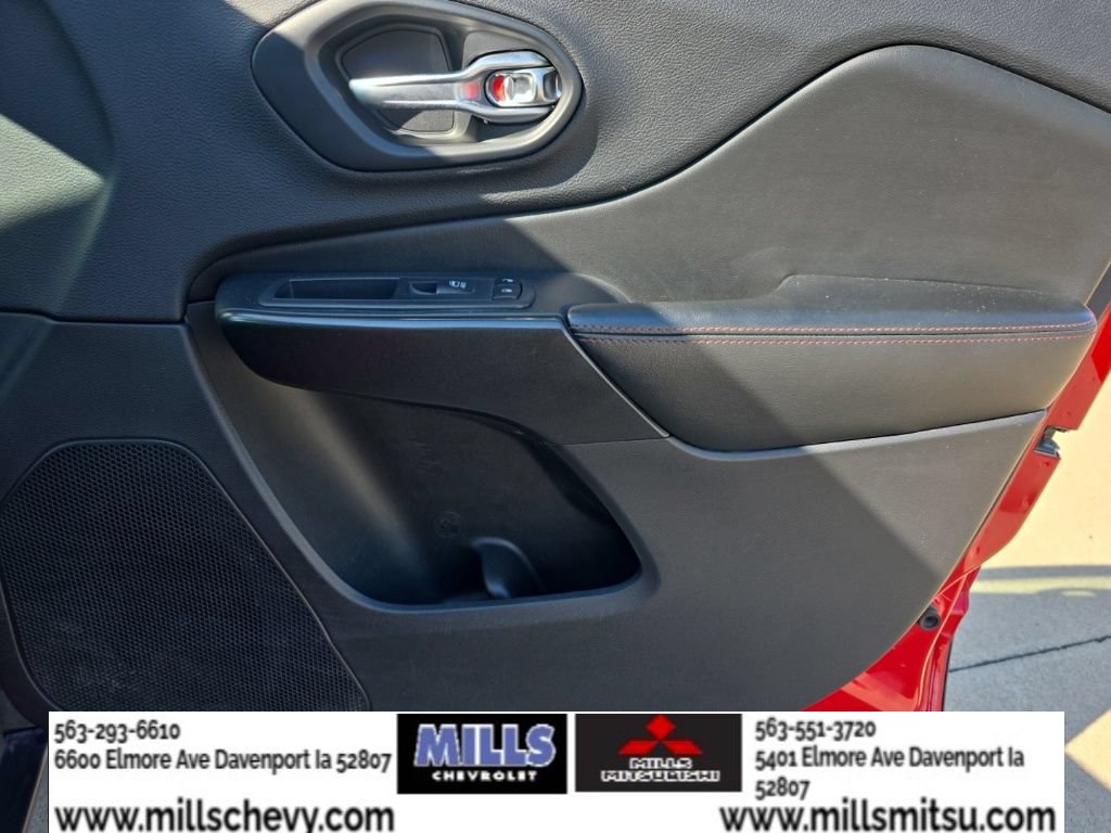 Used 2019 Jeep Cherokee Trailhawk w/ Cold Weather Group AWD/4WD image 21