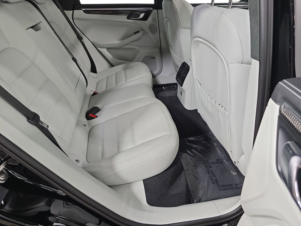 Certified 2026 Porsche Macan GTS image 26