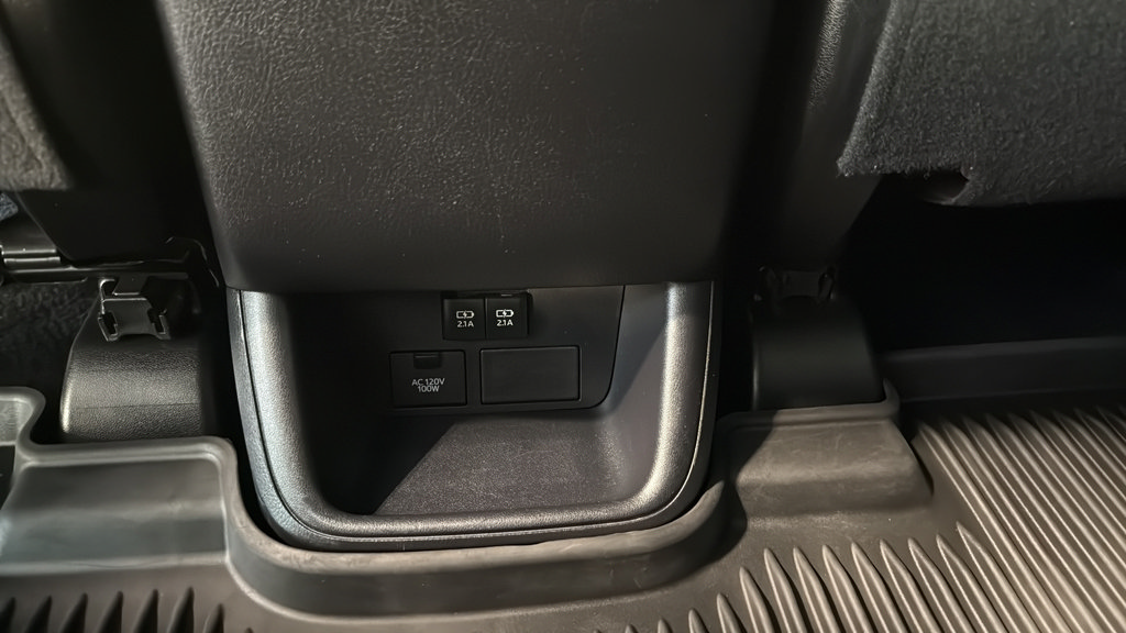 Used 2019 Toyota Highlander XLE AWD/4WD image 18
