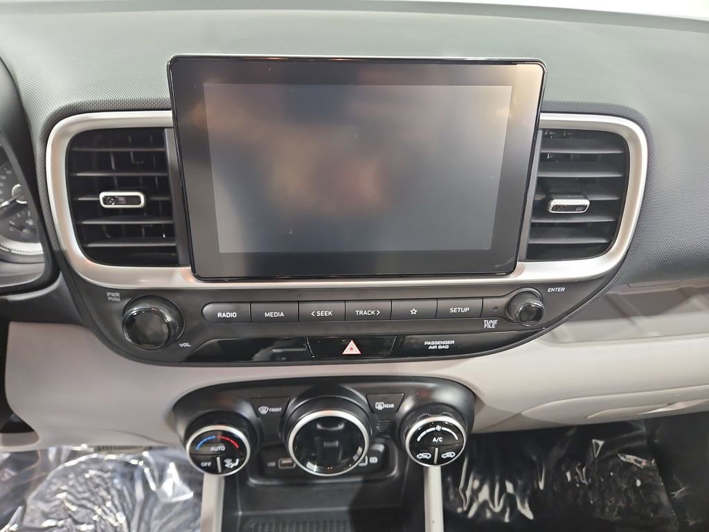Used 2022 Hyundai Venue SEL image 19